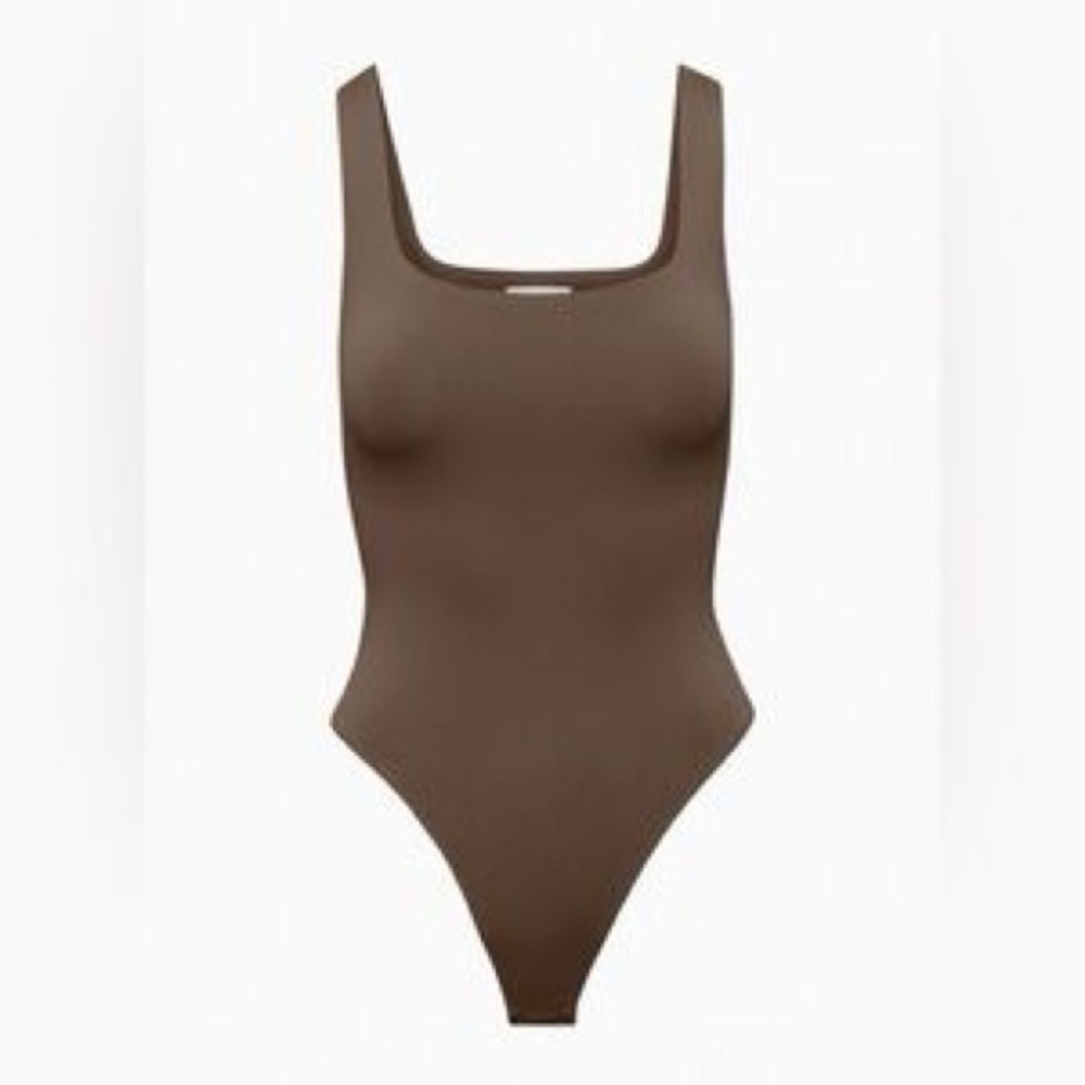 BABATON Size M Square Neck Contour